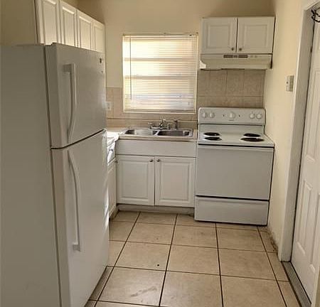 5th image of 110 NW 32nd Ave #1