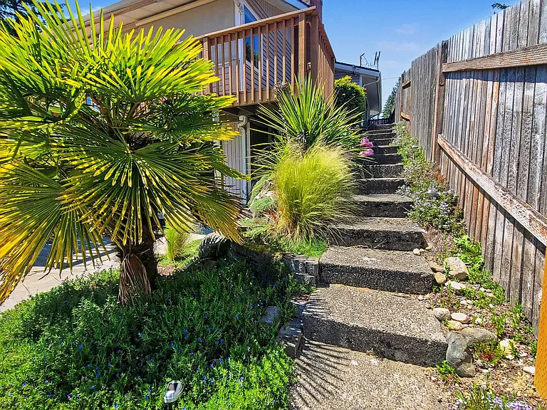 16815 NE 6th Pl — Photo 25