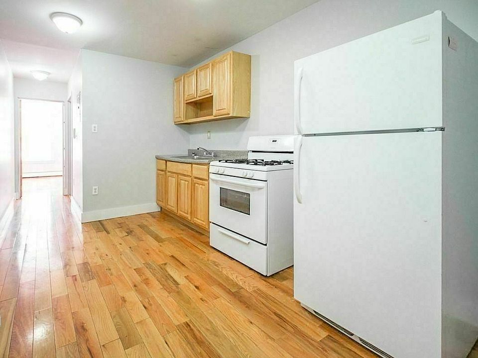 1st image of 11 Gunther Pl #1LI