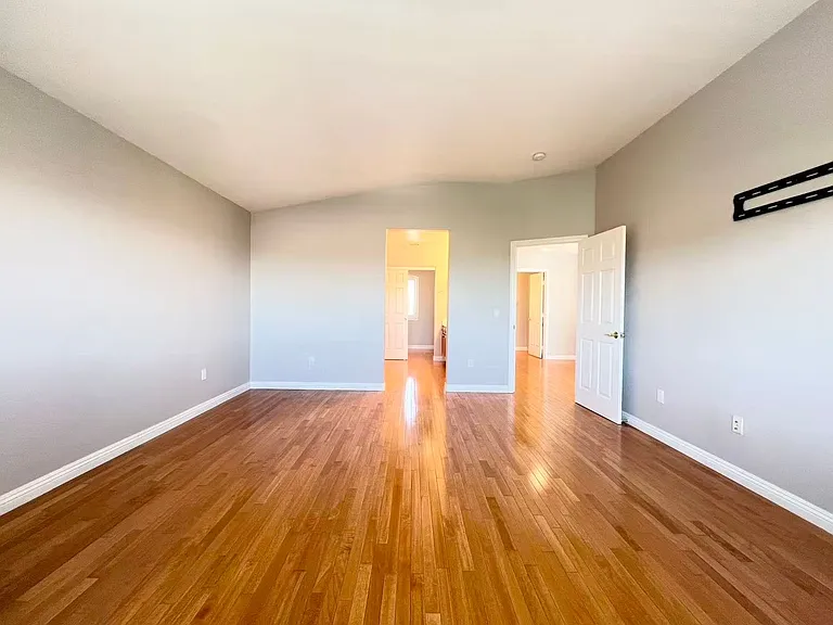 538 Los Hermanos St — Photo 17