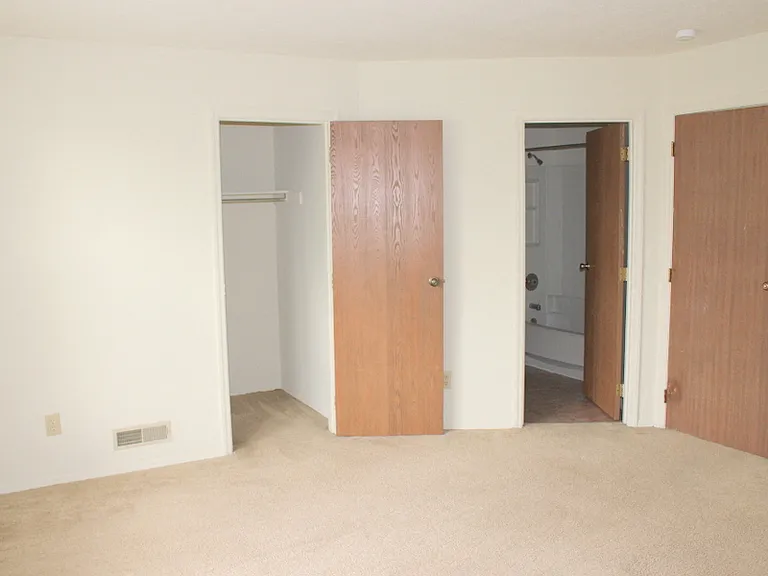 9735 Nettleton Park — Photo 8