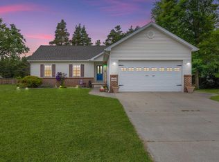 5864 N Bob White Dr, Kimball, MI 48074