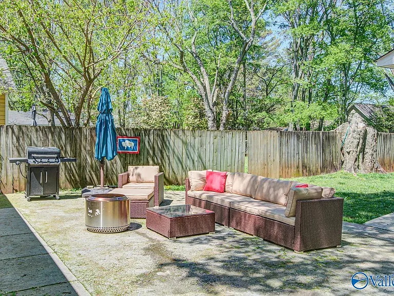1605 McCullough Ave NE — Photo 17