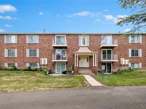 336 New World Dr, Clairton, PA 15025