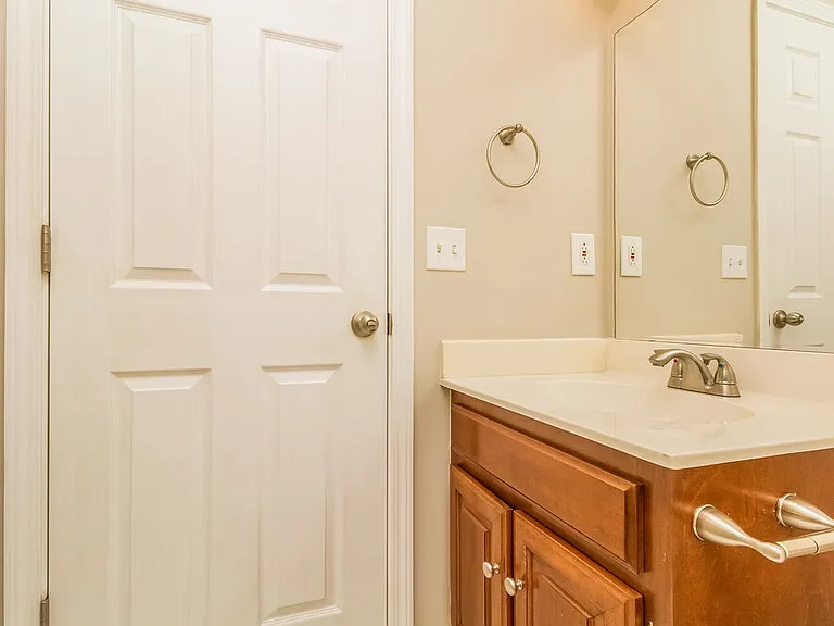 304 Acorn Ct — Photo 17