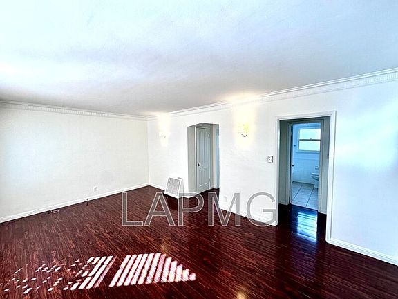 3rd image of 626 1/2 N Spaulding Ave