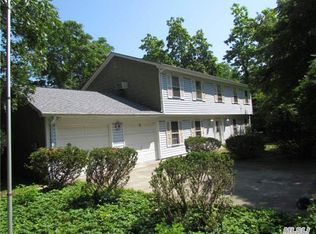 3 Frost Ln, Wading River, NY 11792