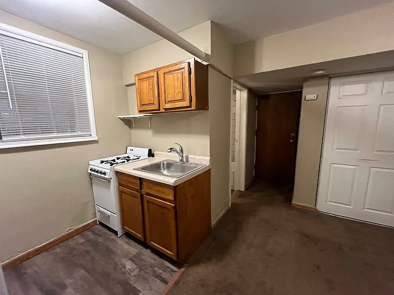474 Herschel St — Photo 3