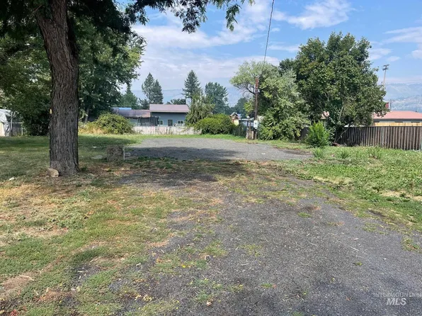 712 13th St, Kamiah, ID 83536