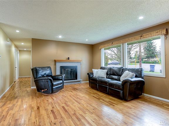 5th image of 18439 2nd Ave S