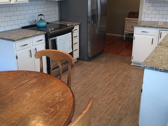 3rd image of 62 Colony South Dr