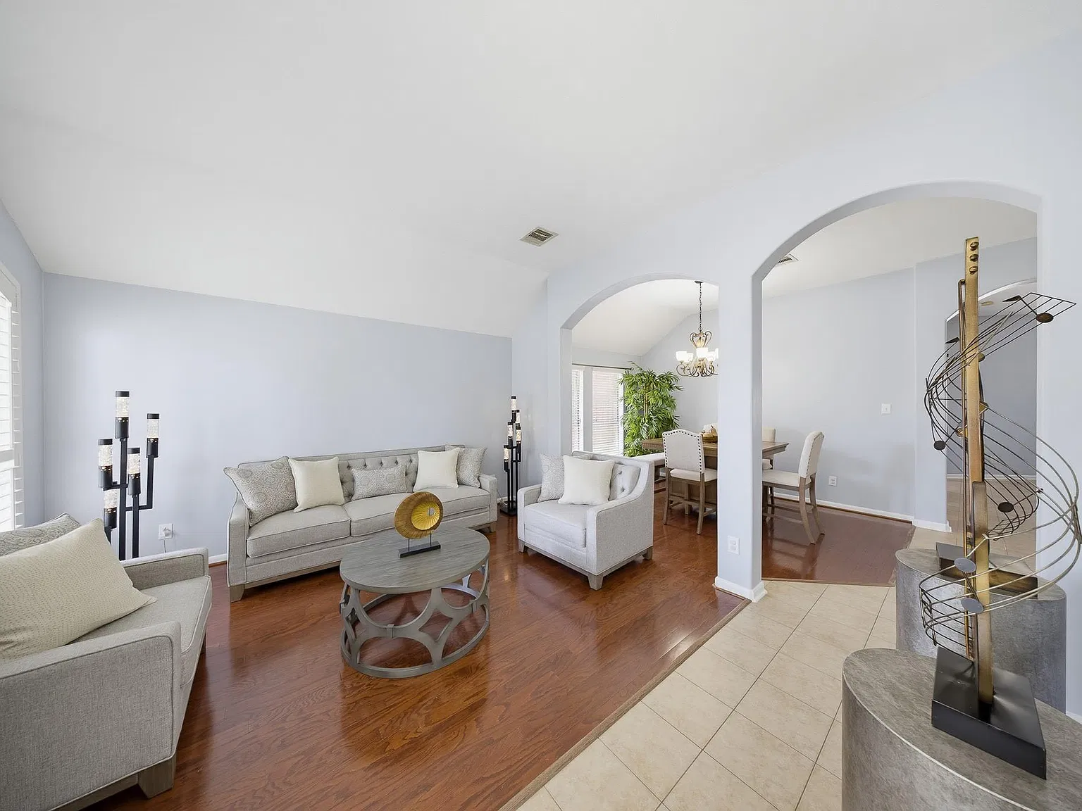 4 bed, 3.0 bath, 2250 sqft, $2,500 — Photo 3