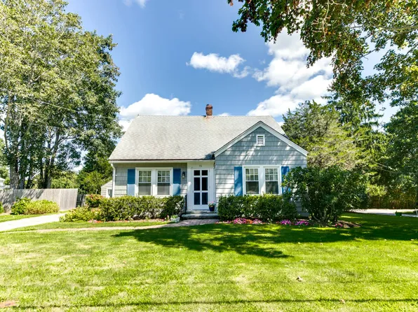 https://photos.zillowstatic.com/fp/2d07d96baedeabf59b46544e62cf6681-p_e.webp