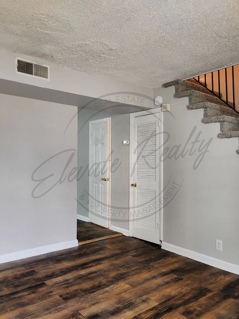First Month Free: Beautiful 2-Bedroom Duplex Near Trinity Hills Northeast Nashville — Photo 3