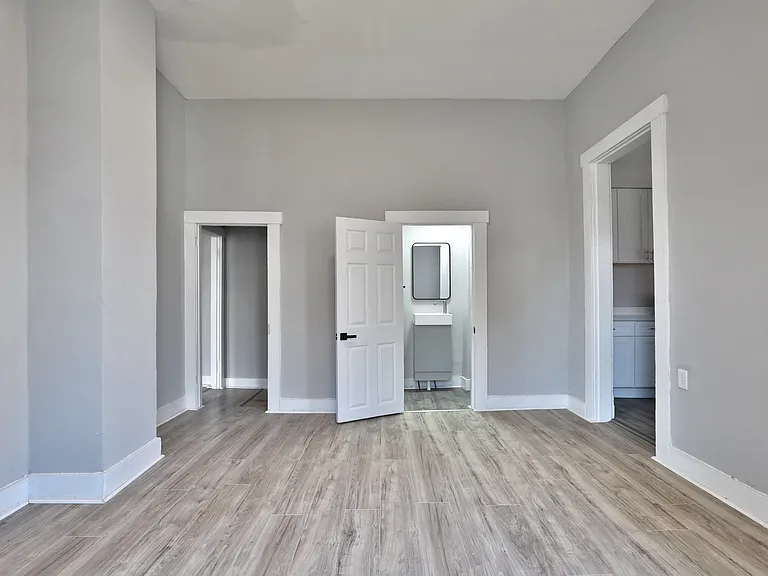 528 W High St — Photo 7