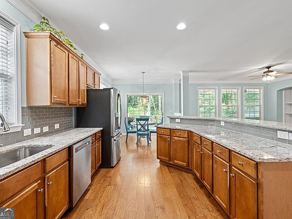 2nd image of 22 Eagle Ct