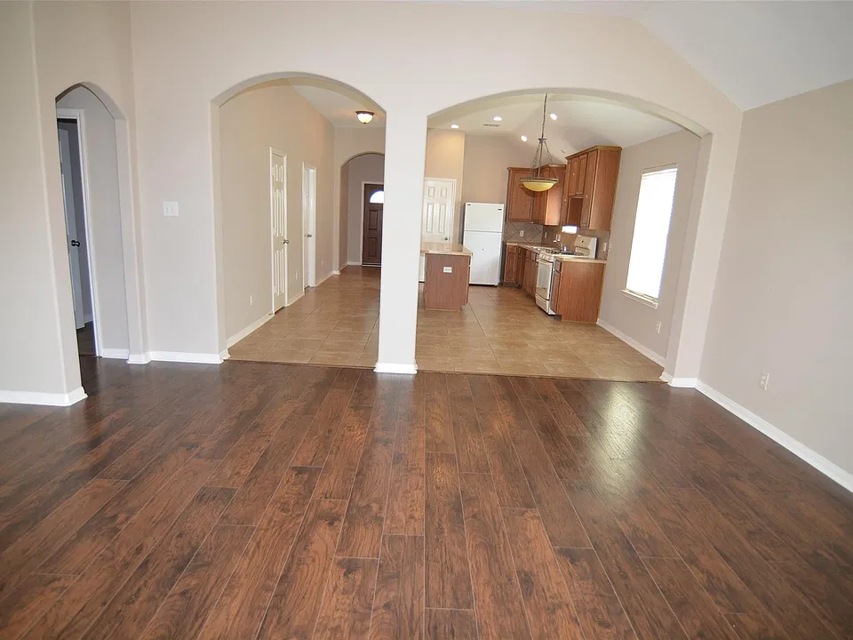 11203 Overland Trail Dr
