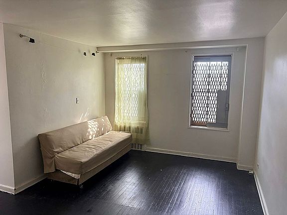 4th image of 14018 Burden Cres #410