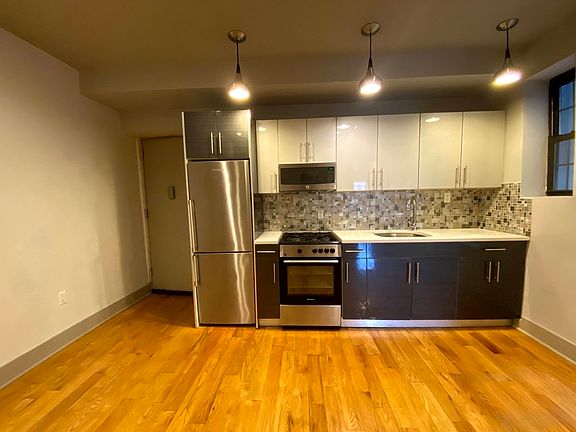4th image of 279 Bedford Ave #J