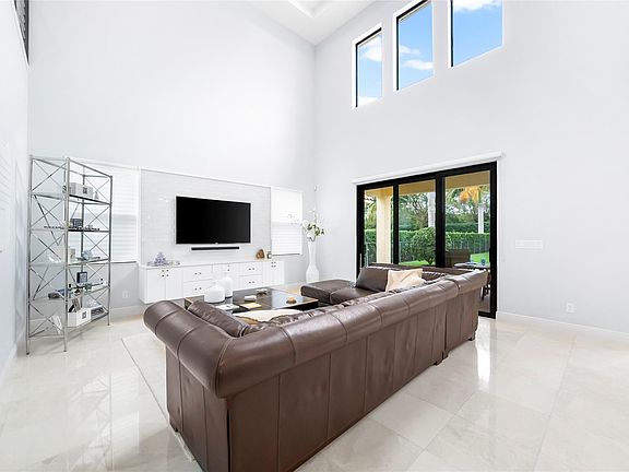 4th image of 10283 Sweet Bay Manor
