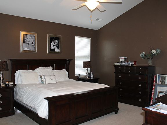 Master Bedroom (upstairs)