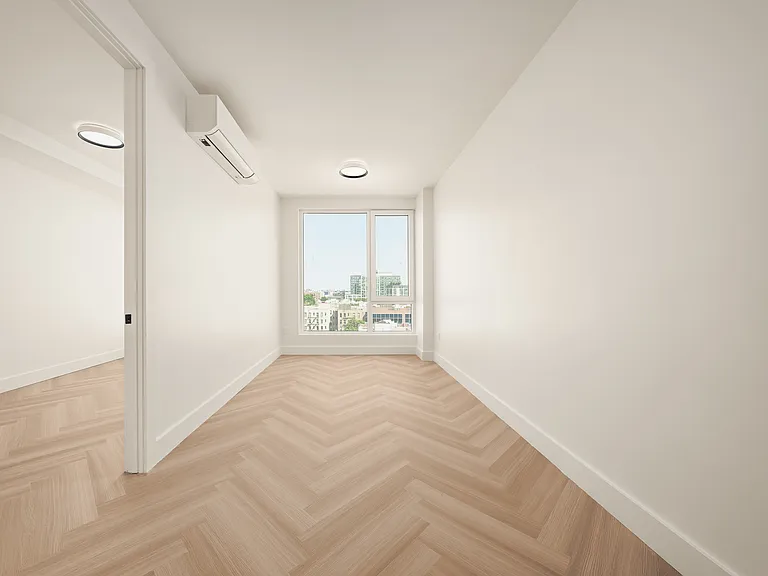 34-16 38th St #821 — Photo 3