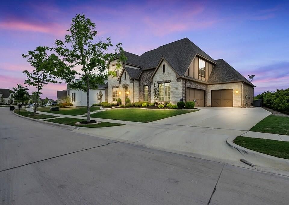 1st image of 301 Parkview Dr