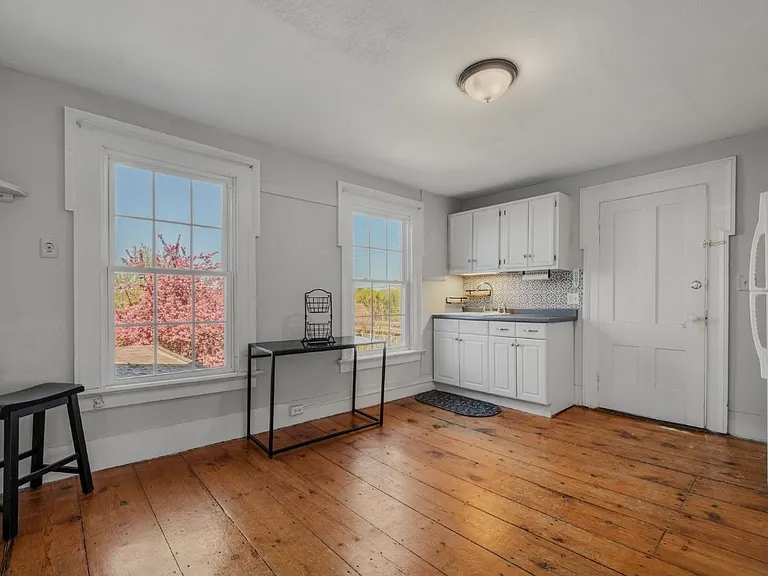 22 W High St #2 — Photo 3