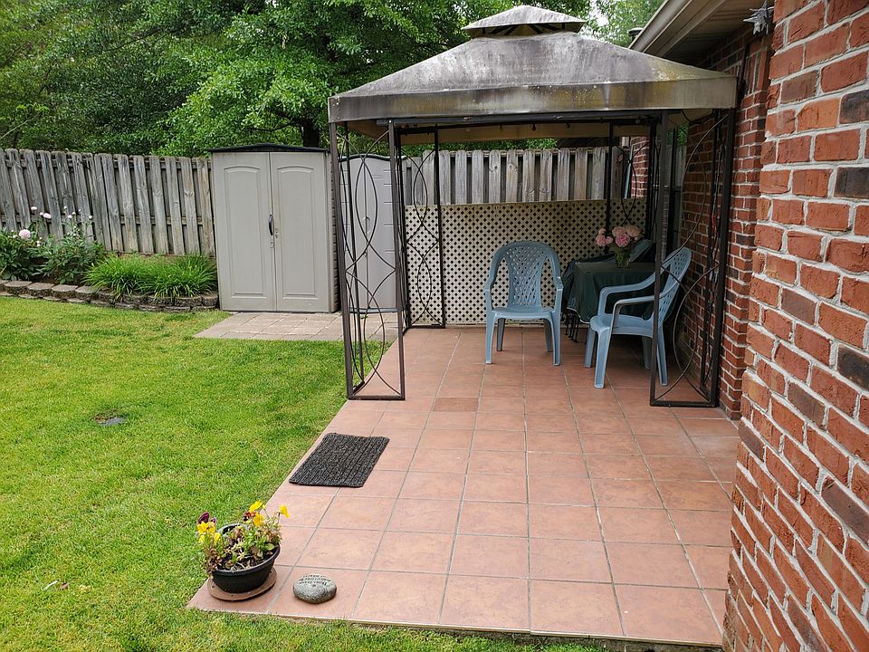 2nd image of 612 Farragut Commons Dr