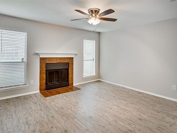 2nd image of 1809 W Spring Creek Pkwy #2