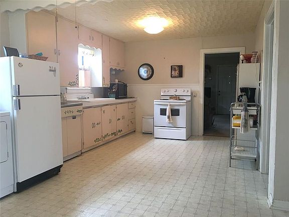 5th image of 205 S Jefferson Ave