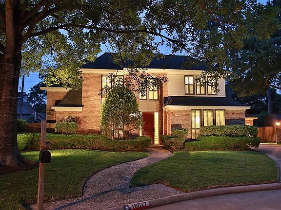 BEAUTIFUL TREE LINED STREET