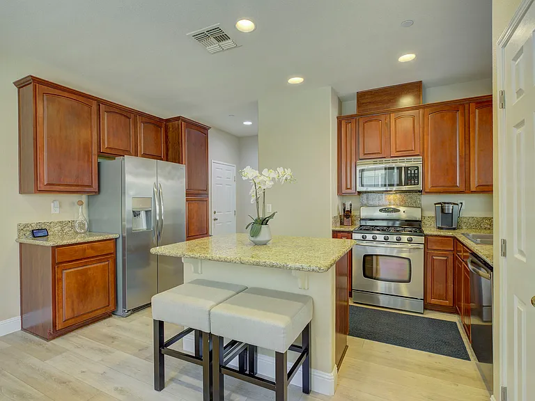 2050 Sierra View Cir #2-1 — Photo 16
