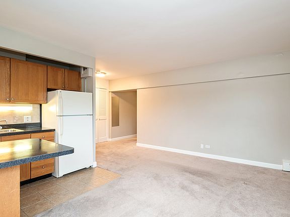 4th image of 4960 N Marine Dr APT 617