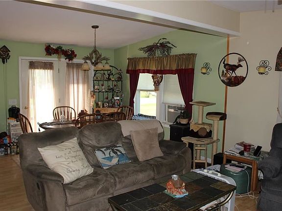 3rd image of 210 Cartier Ave