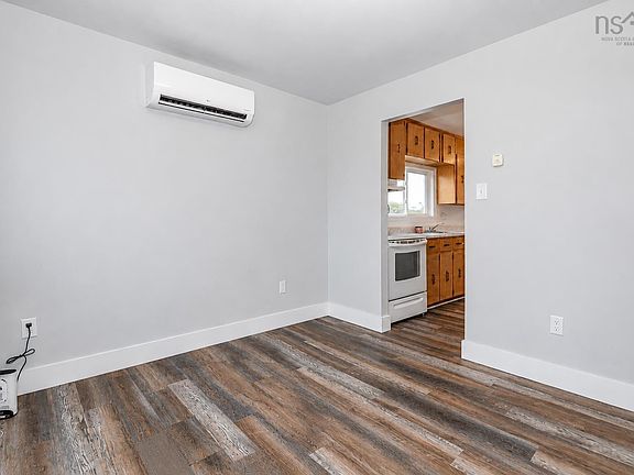 4th image of 3444 Emerald St