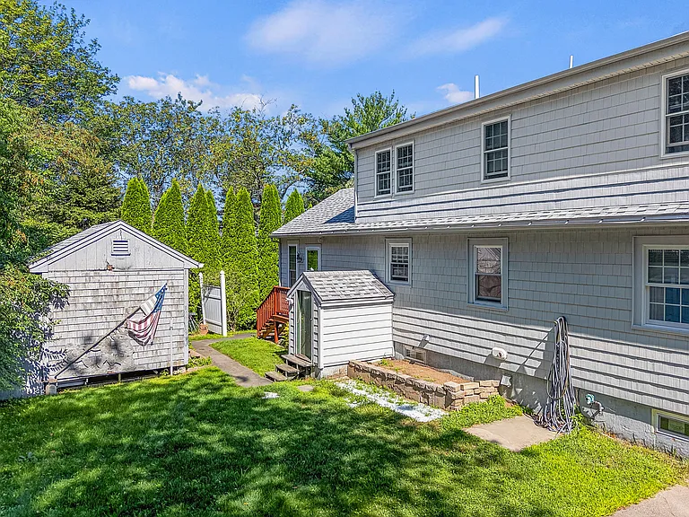 43 Airport Dr — Photo 3