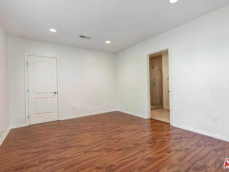 17322 Martha St — Photo 15