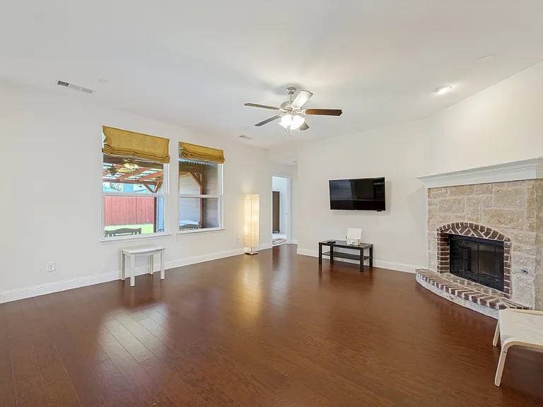 1421 Grackle Dr — Photo 6