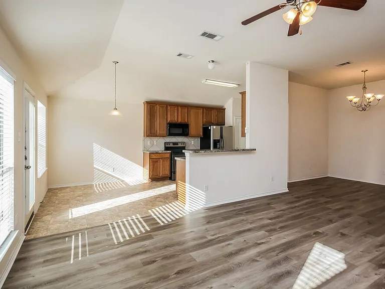 4913 Caraway Dr — Photo 6