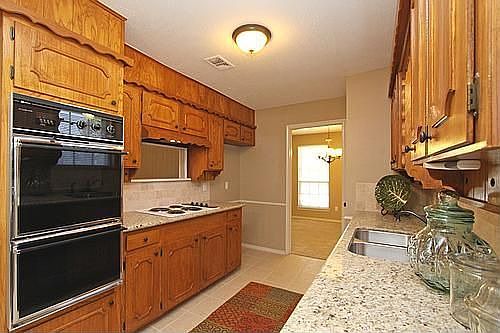 4th image of 1700 Northcrest Dr
