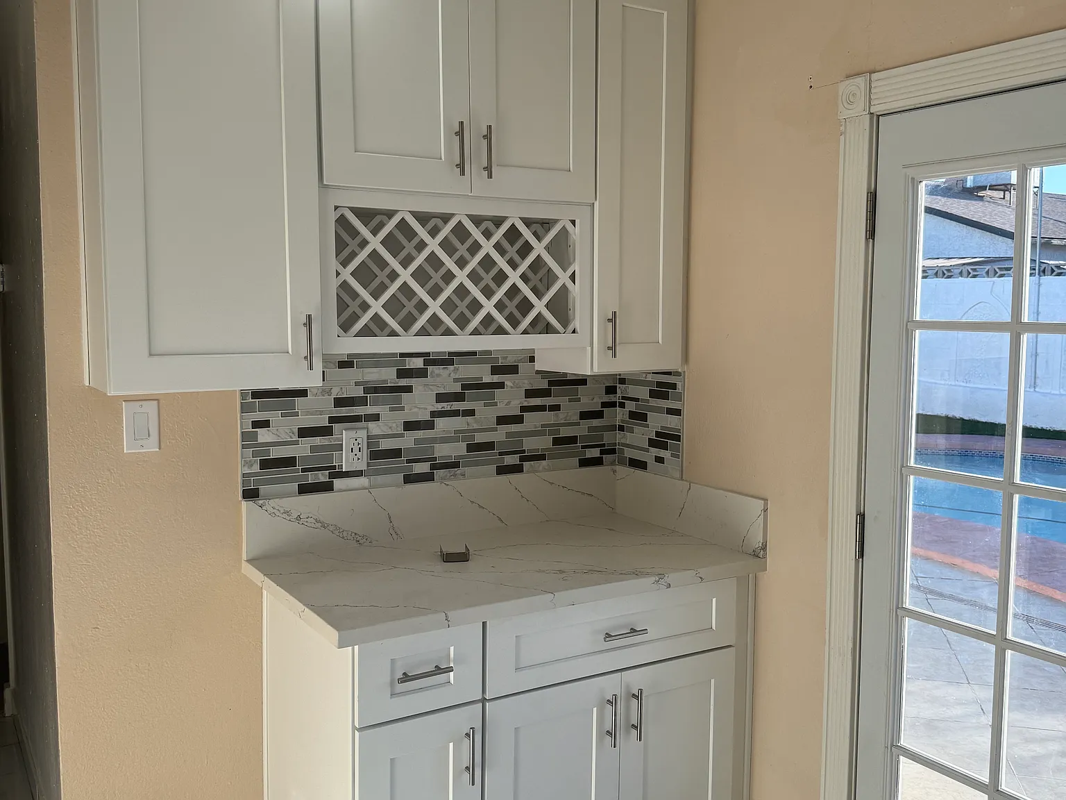 3 bed, 1125 sqft, $2,500 — Photo 3