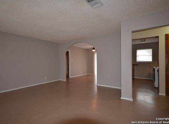 2nd image of 1131 W Agarita Ave