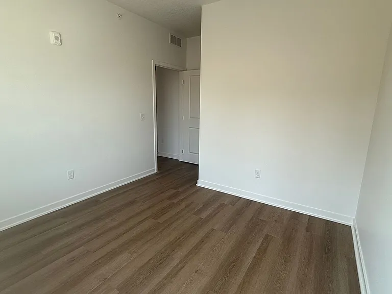 110 N Delaware Ave — Photo 51