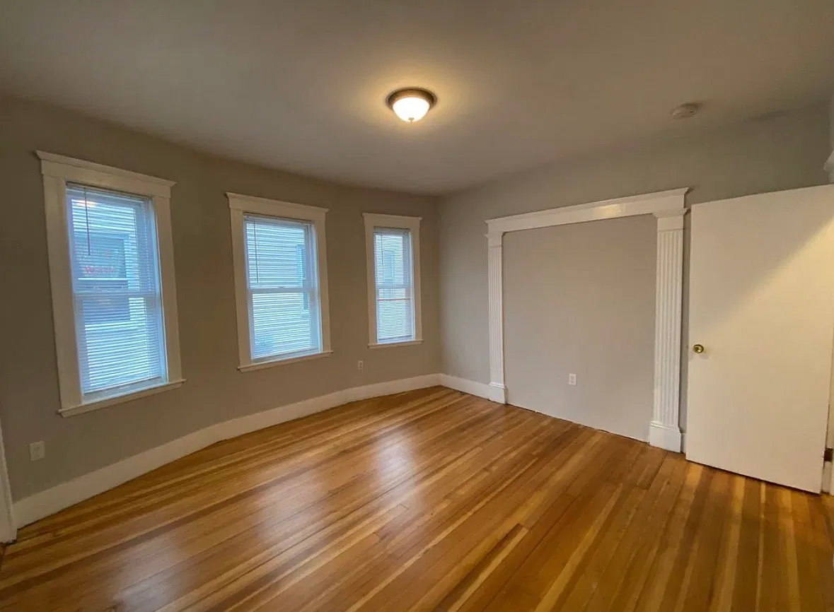 3 bed, 1160 sqft, $3,400 — Photo 4