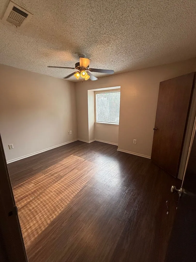 Gm 8848 Gsri Ave — Photo 1