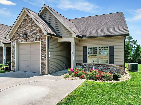 4th image of 1608 Stonebriar Dr NE