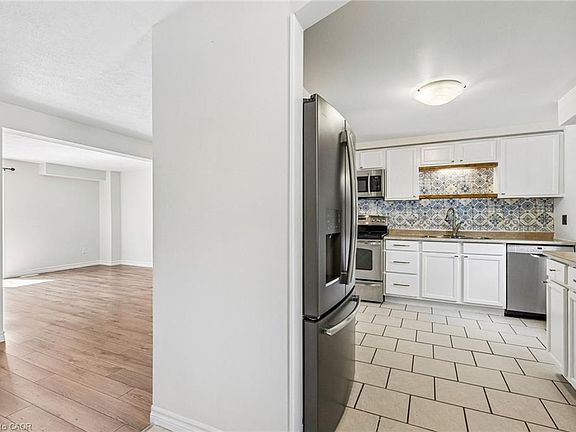 4th image of 305 Sekura St