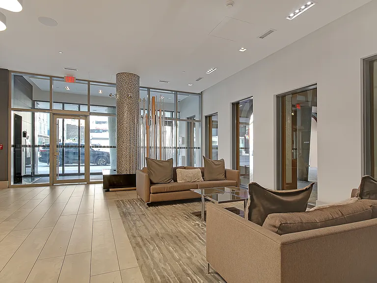 525 Adelaide St W — Photo 24
