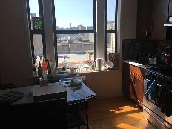 3rd image of 25 St Nicholas Ter APT 56
